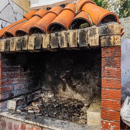 Cozy Apartment In Lokva Rogoznica With Wifi